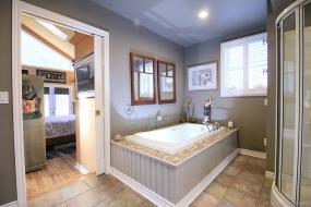 Property listing for 128 York Rd., Dundas, ON