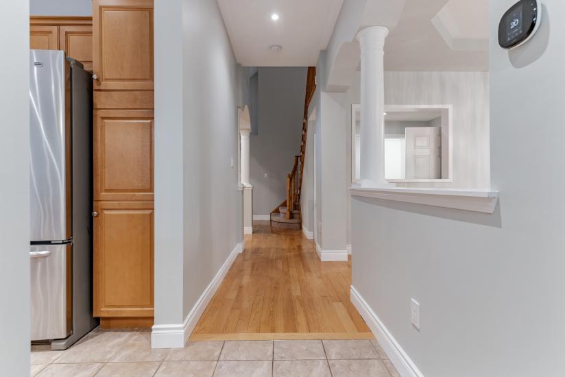 Property listing for 100 Davidson Blvd., Dundas, ON