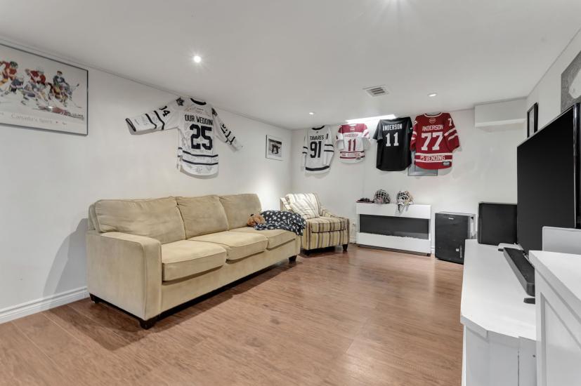 Property listing for 20 Bywood Cres., Stoney Creek, ON