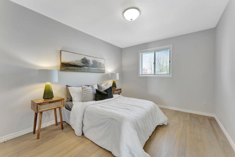 Property listing for 60 Kitty Murray Lane, Ancaster, ON