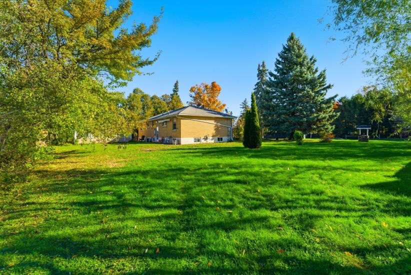 Property listing for 2088 Upper James St., Hamilton, ON