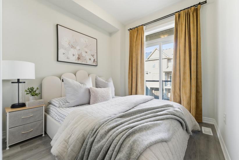 Property listing for 40 Zinfandel Dr. Unit #38, Stoney Creek, ON