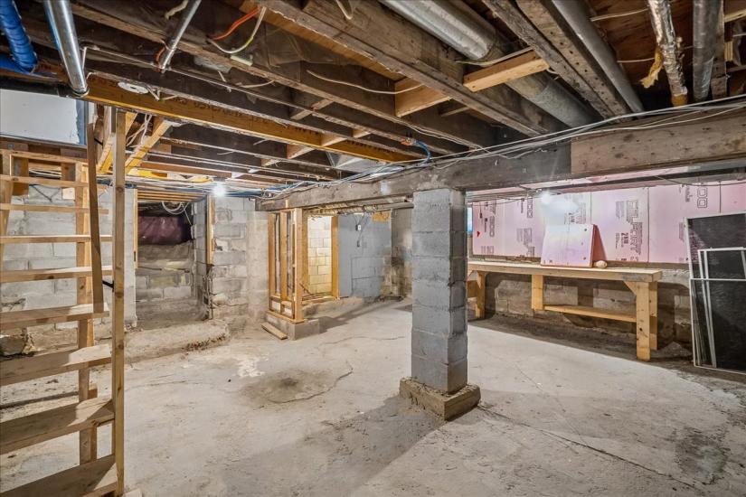 Property listing for 5 Herbert Crt., Stoney Creek, ON