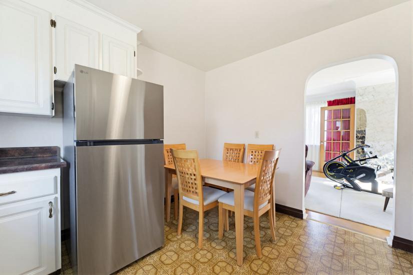 Property listing for 10 Oakley Crt., Ancaster, ON