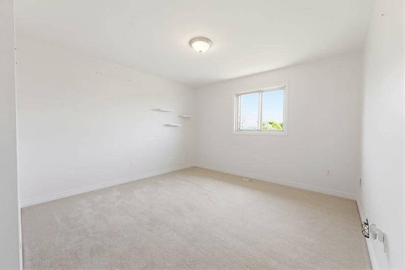 Property listing for 40 Lanza Crt., Hamilton, ON
