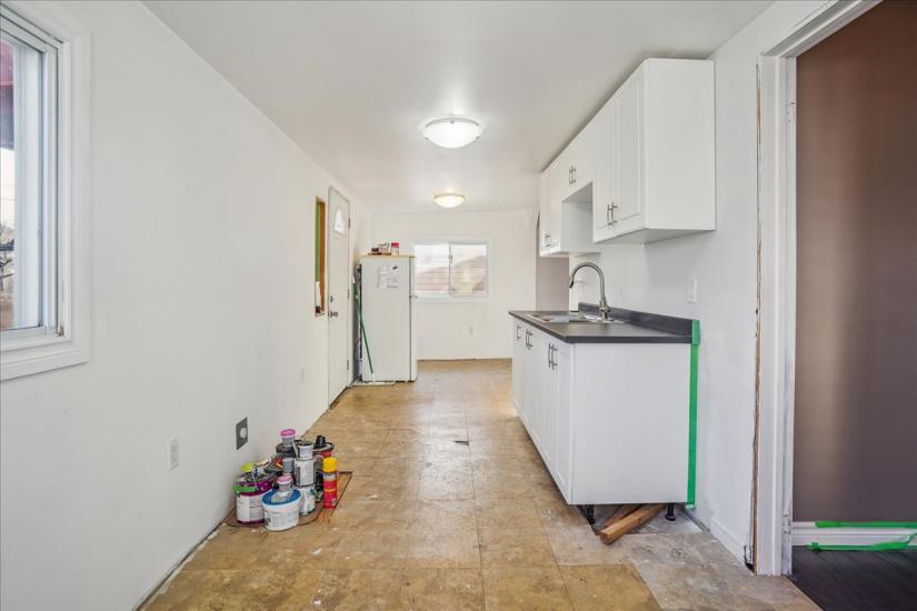Property listing for 276 Ivon Ave., Hamilton, ON