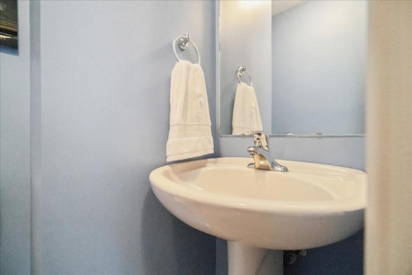 Property listing for #3-437 Highway 8, Stoney Creek, ON
