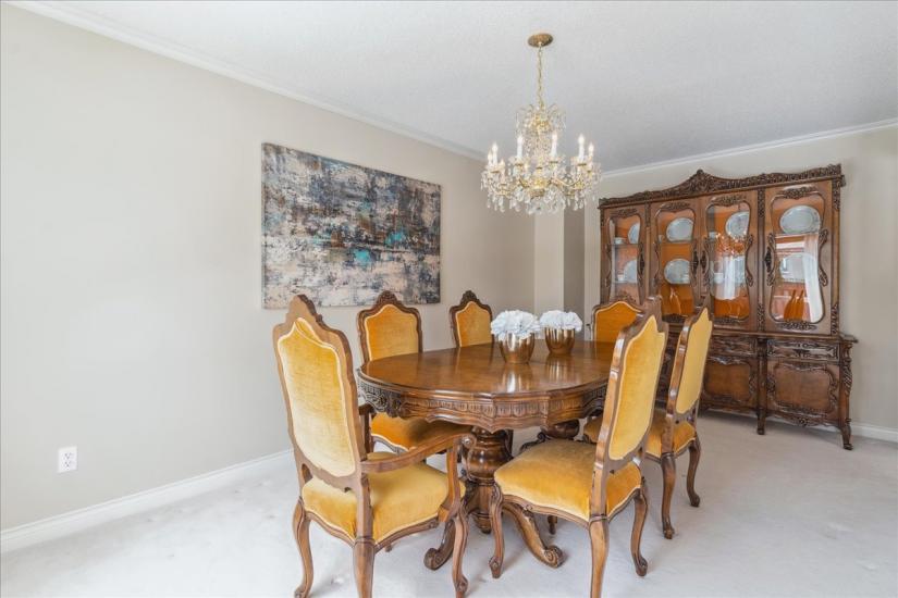 Property listing for 16 Fenwick Place, Waterdown, ON