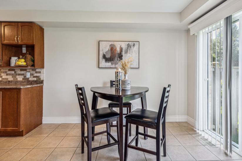 Property listing for 226 Dicenzo Dr., Hamilton, ON