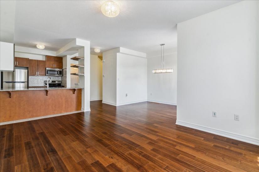 Property listing for 209 Westbank Trail, Hamilton, ON