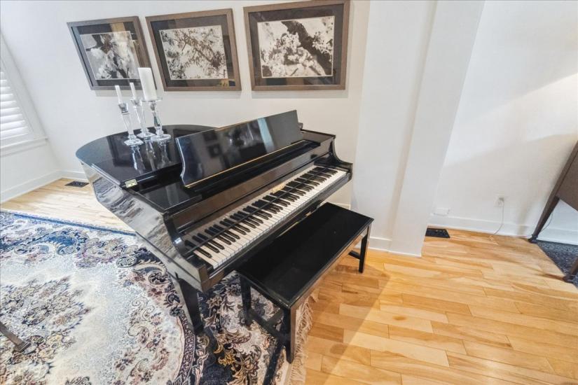 Property listing for 310 Locke St. S., Hamilton, ON