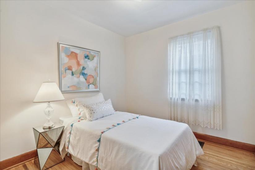 Property listing for 272 East 44th St., Hamilton, ON