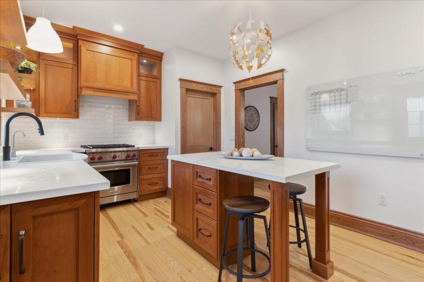 Property listing for 42 Chatham St., Hamilton, ON