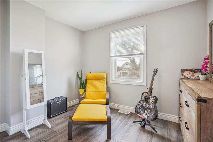 Property listing for 733 Dunn Ave., Hamilton, ON