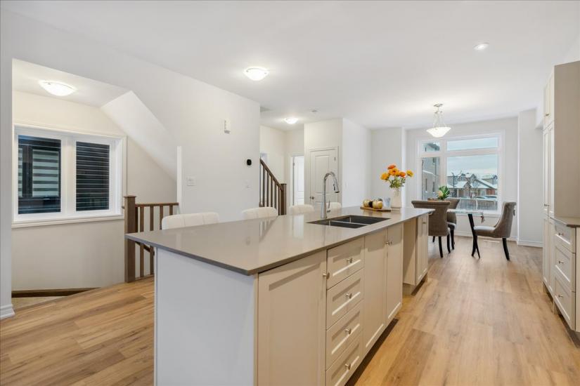 Property listing for 46 Capstone Lane, Hamilton, ON