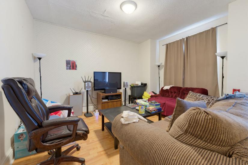 Property listing for 113 Wentworth St. S., Hamilton, ON