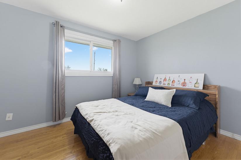 Property listing for 516 Mud St. E., Stoney Creek, ON