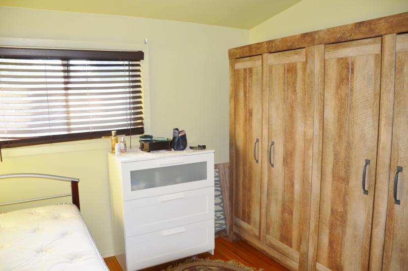 Property listing for 108 Mountain Ave. N., Stoney Creek, ON