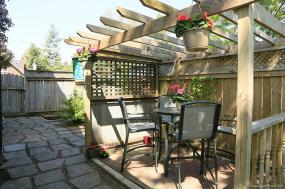 Property listing for 3 Tweedsmuir Ave., Dundas, ON