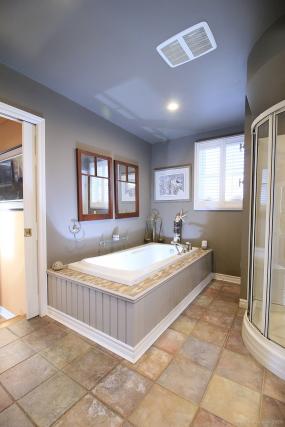 Property listing for 128 York Rd., Dundas, ON