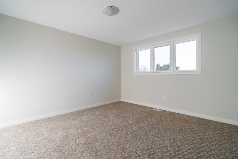 Property listing for 2 Dennis Drive, Smithville, Ontario