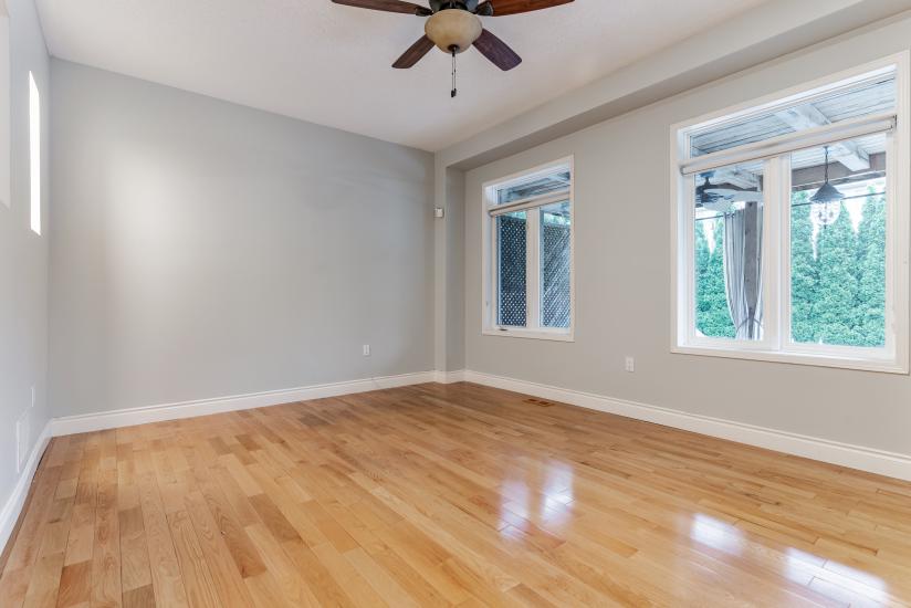 Property listing for 100 Davidson Blvd., Dundas, ON