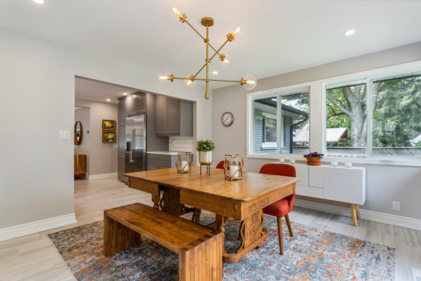 Property listing for 57 Middle Crest Street, Ancaster, ON