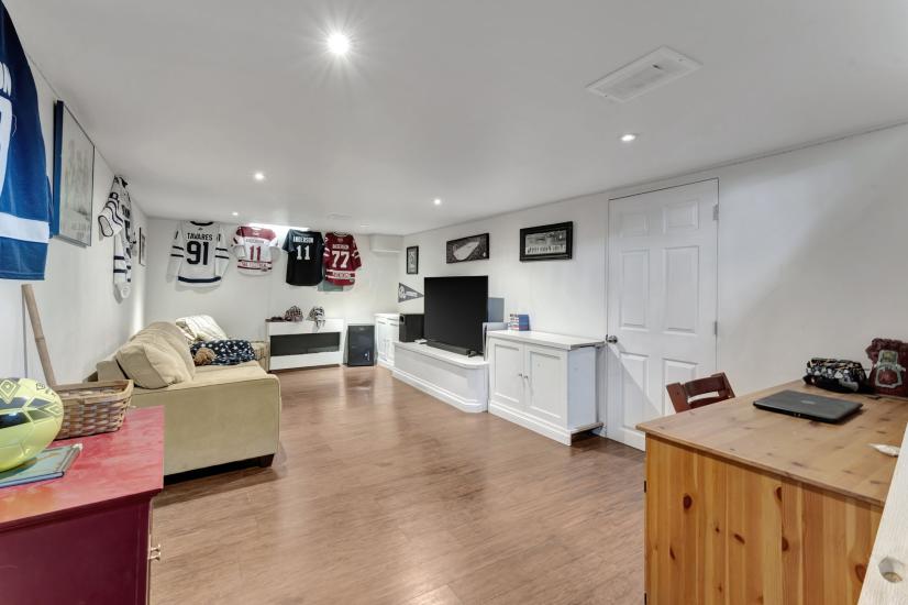 Property listing for 20 Bywood Cres., Stoney Creek, ON