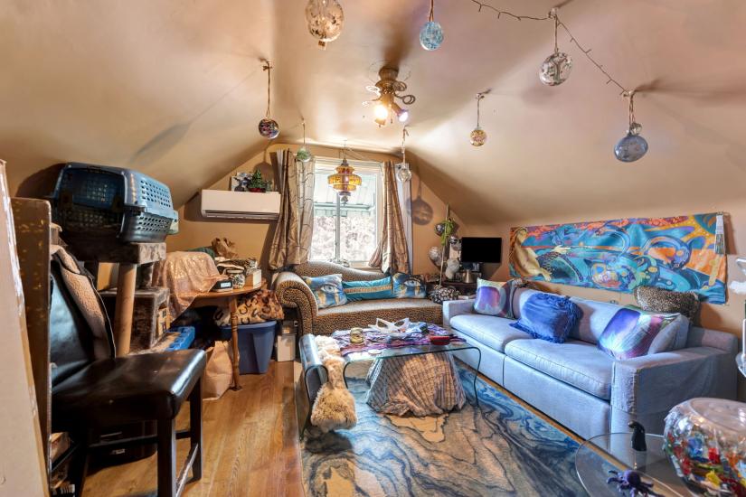 Property listing for 4 Park Row S., Hamilton, ON