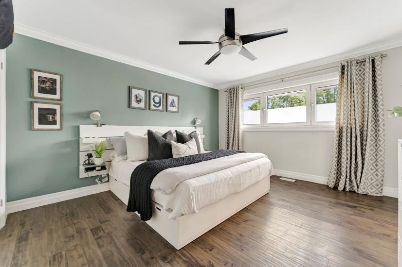 Property listing for 672 Hiawatha Blvd., Ancaster, ON