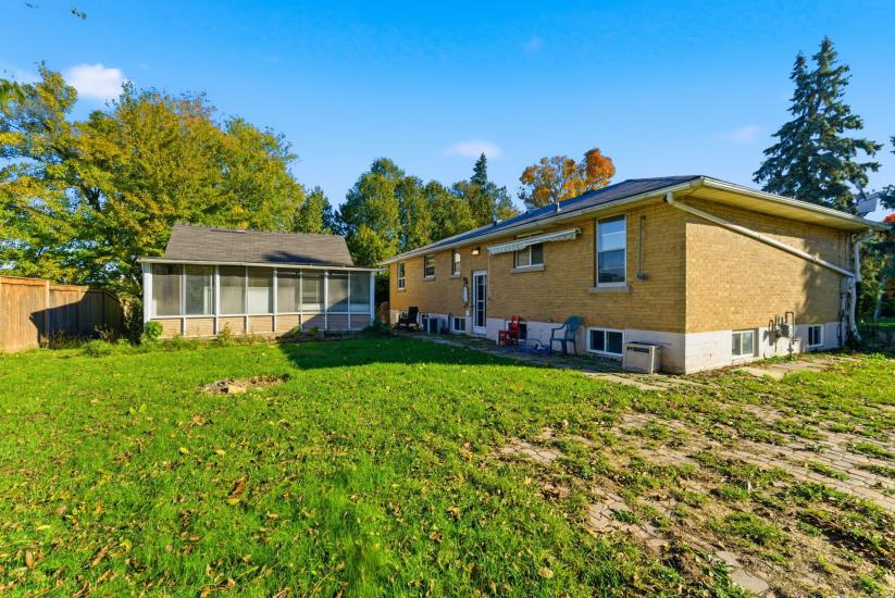 Property listing for 2088 Upper James St., Hamilton, ON