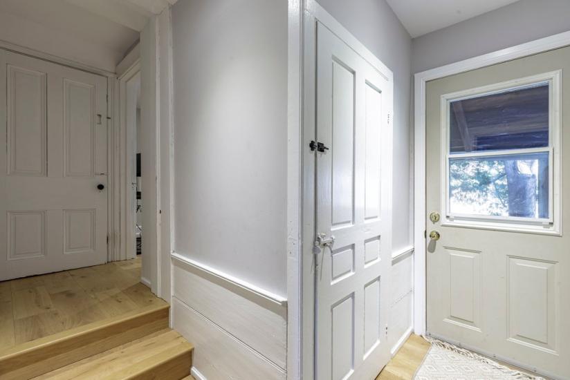Property listing for 982 HWY 8, Stoney Creek, ON