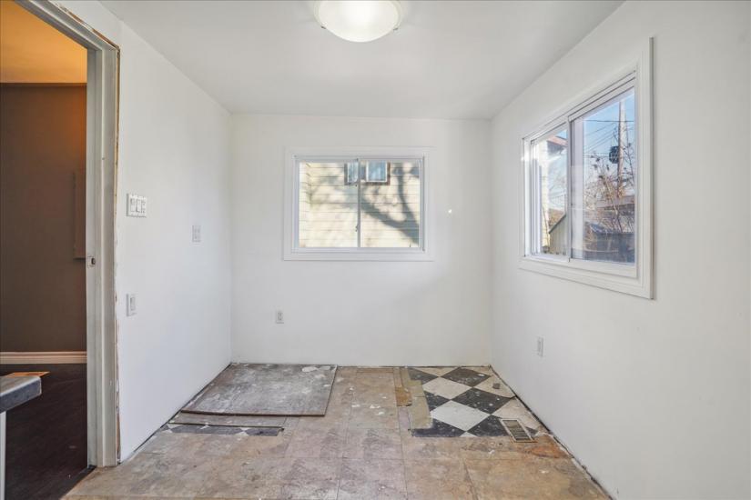 Property listing for 276 Ivon Ave., Hamilton, ON