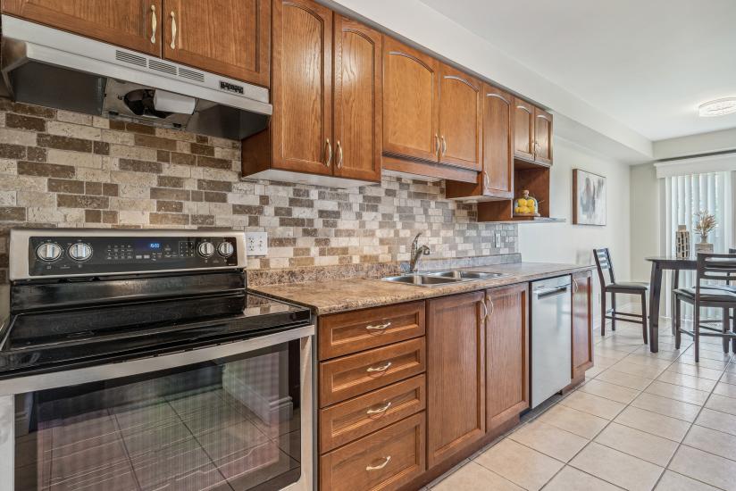 Property listing for 226 Dicenzo Dr., Hamilton, ON