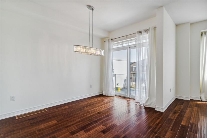 Property listing for 209 Westbank Trail, Hamilton, ON