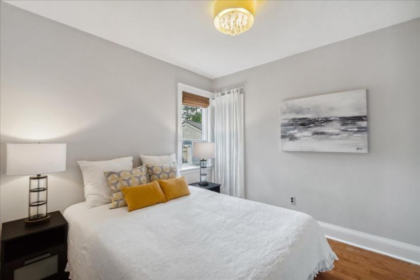 Property listing for 133 Longwood Rd. N., Hamilton, ON