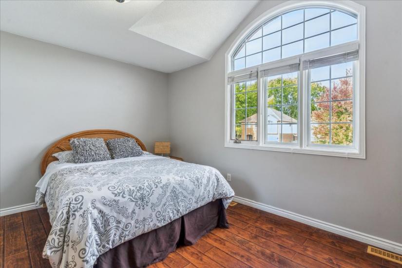 Property listing for 75 Claudette Gate, Hamilton, ON