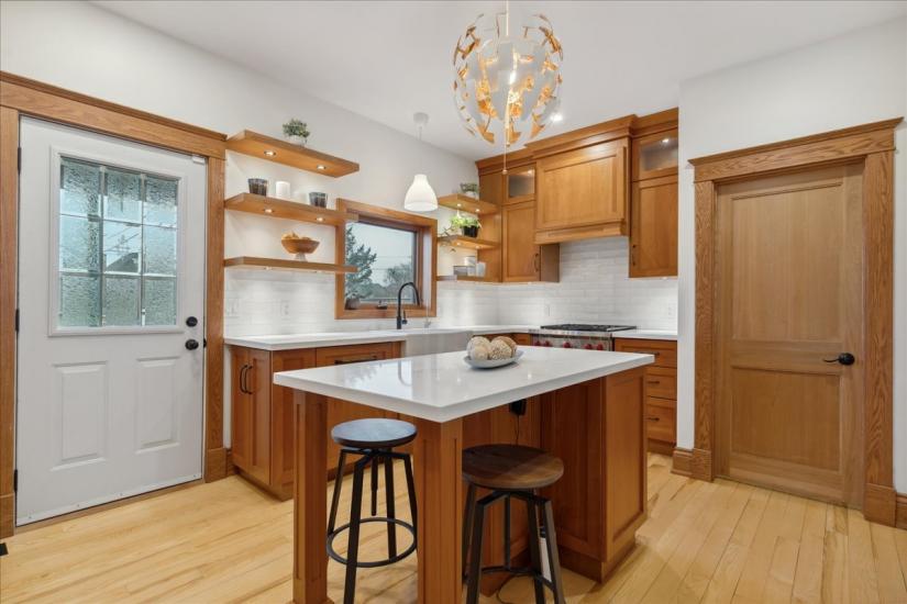 Property listing for 42 Chatham St., Hamilton, ON