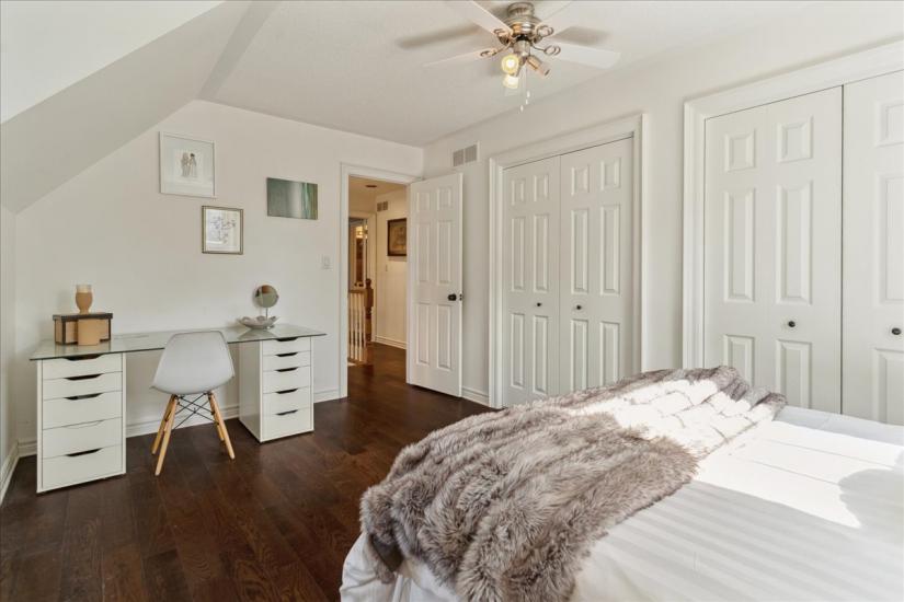 Property listing for 34 Gladiola Dr., Carlisle, ON