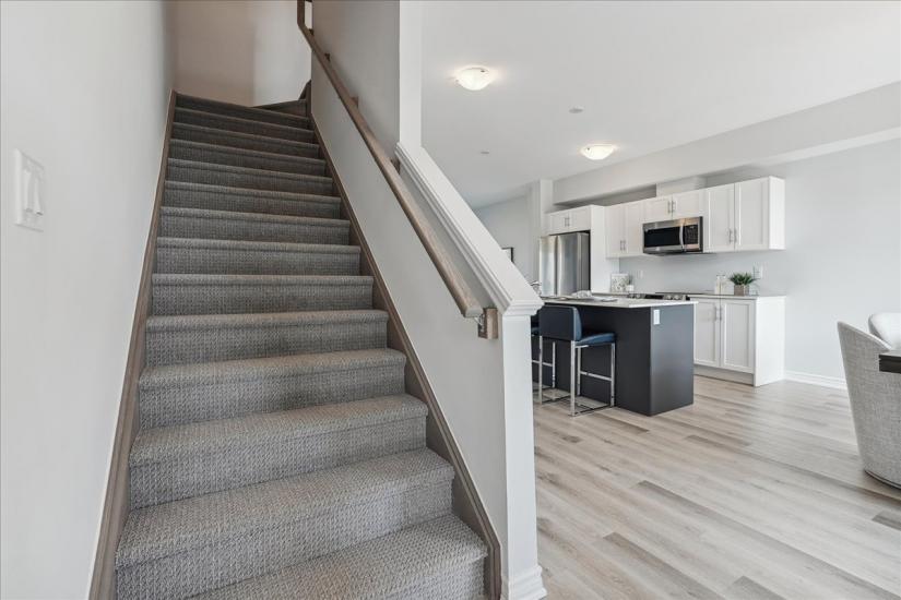 Property listing for 21 Cadwell Lane, Hamilton, ON