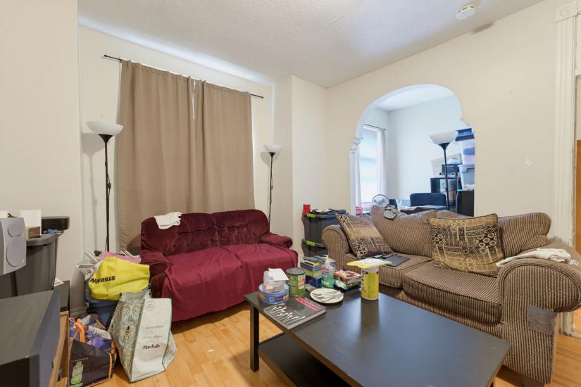 Property listing for 113 Wentworth St. S., Hamilton, ON