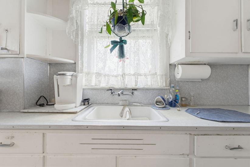 Property listing for 111 Sydenham St., Dundas, ON