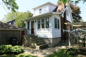 Property listing for 3 Tweedsmuir Ave., Dundas, ON
