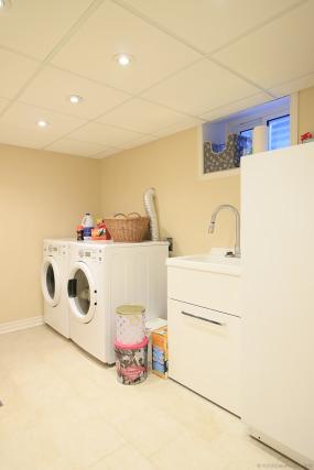 Property listing for 36 Terrace Dr., Dundas, ON