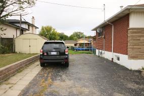 Property listing for 563 Mohawk Rd. E., Hamilton, ON