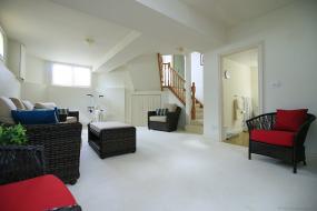 Property listing for 121 Glenhollow Dr., Stoney Creek, ON