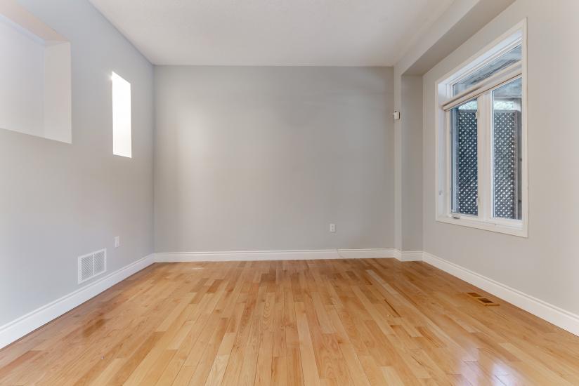 Property listing for 100 Davidson Blvd., Dundas, ON