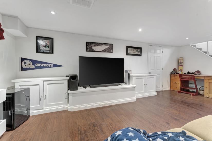 Property listing for 20 Bywood Cres., Stoney Creek, ON