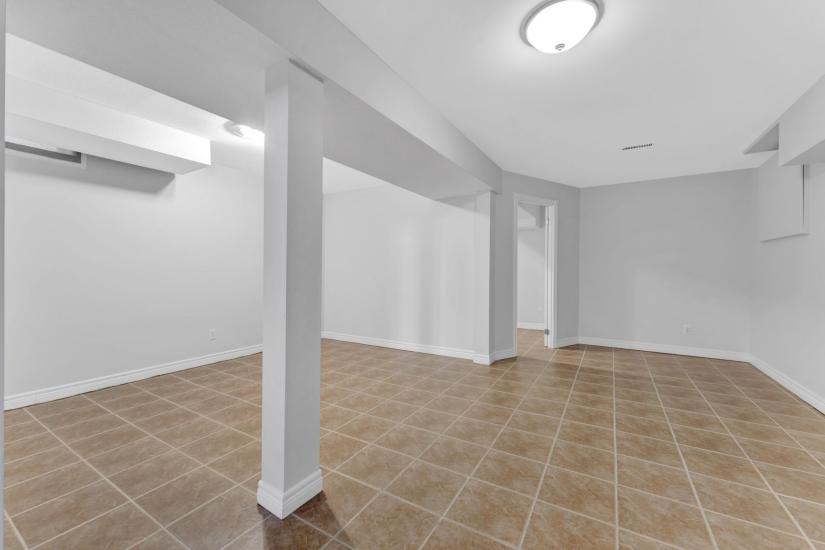 Property listing for 60 Kitty Murray Lane, Ancaster, ON