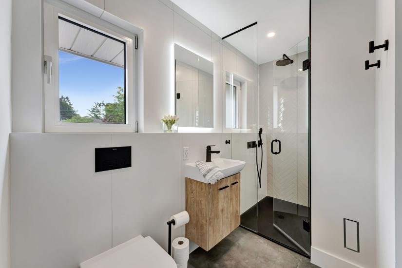 Property listing for 672 Hiawatha Blvd., Ancaster, ON